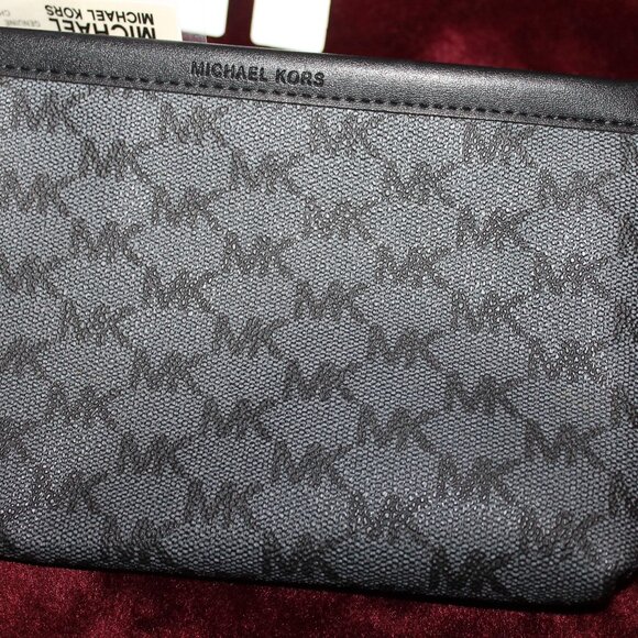 Michael Kors belt bag/fanny pack NEW WITH TAGS - Picture 3 of 5